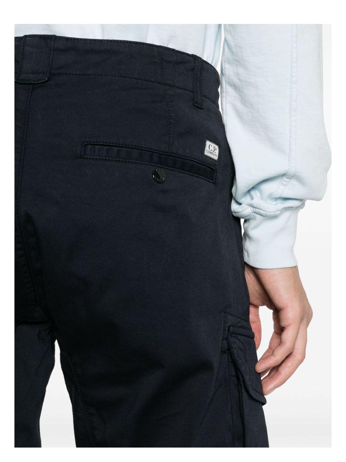 C.p. Company Men's Cotton Cargo Shorts in Navy Blue